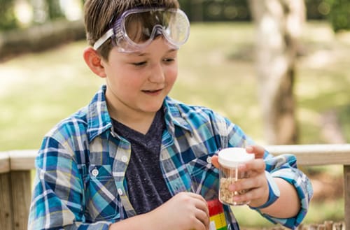 Alumno de primaria con gafas